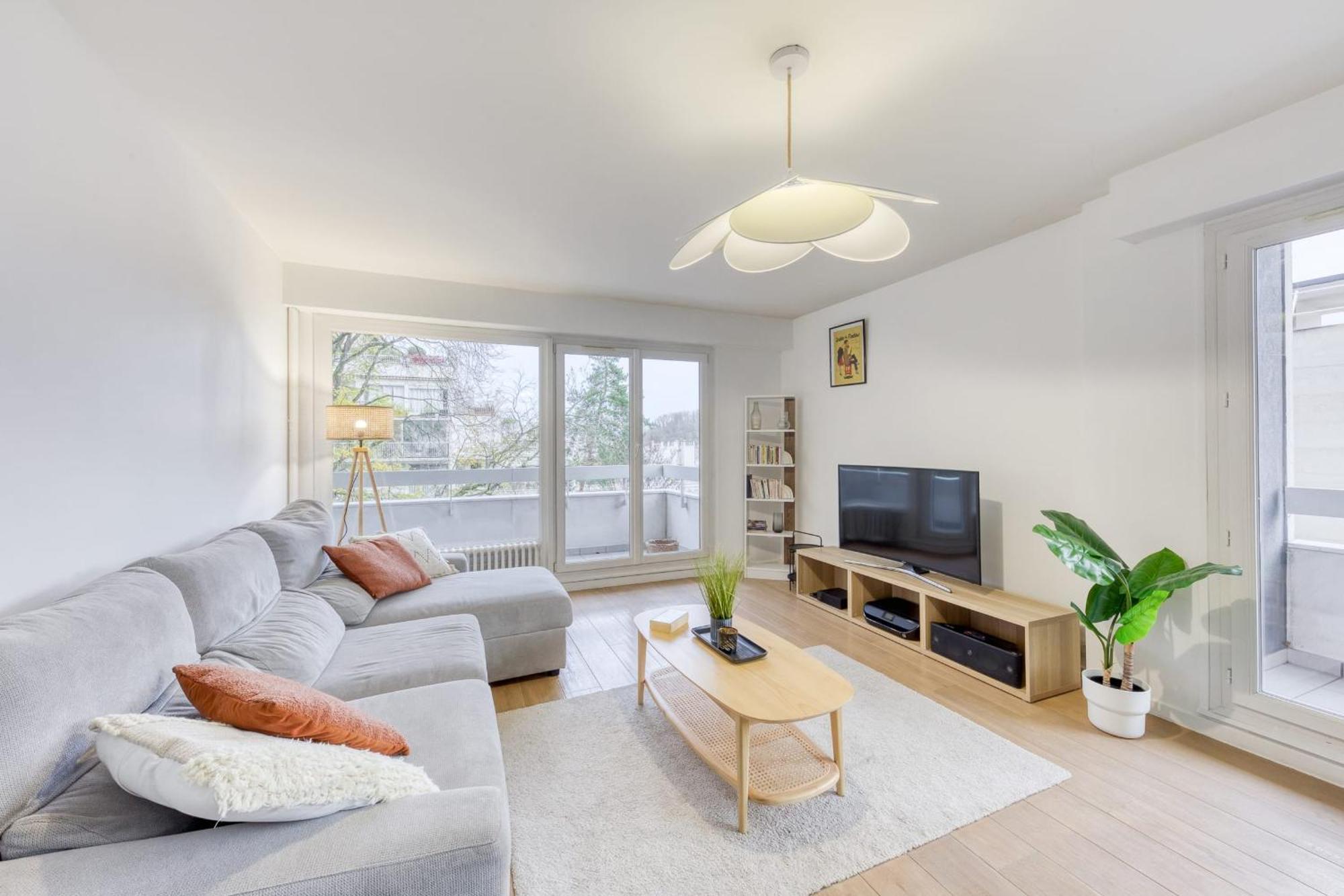Grand Appartement Spacieux - Proche Paris Sevres Luaran gambar