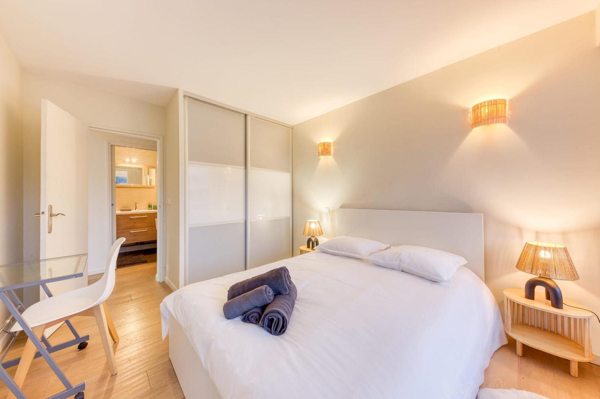 Grand Appartement Spacieux - Proche Paris Sevres Luaran gambar
